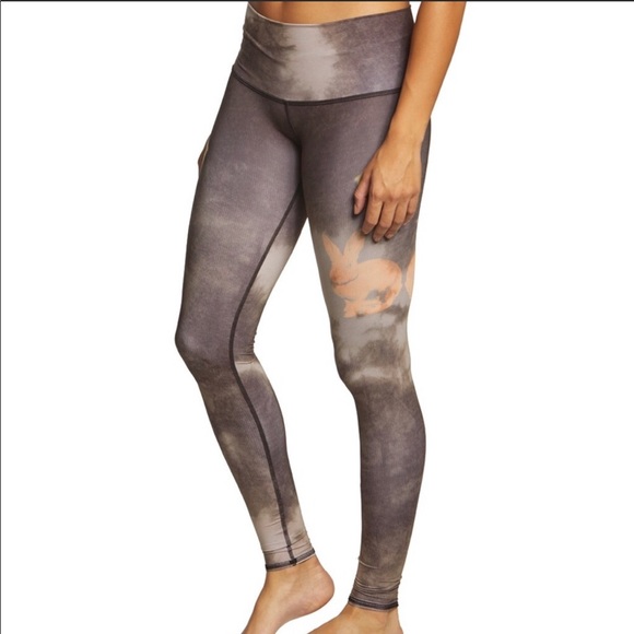 Teeki- rabbit hole hot pant - Picture 2 of 4